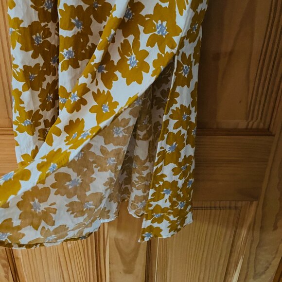 Gold and White floral patterned sun dress with poofy sleeves, size M - Picture 2 of 11